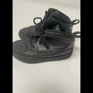 NIKE BOYS ALL LEATHER SNEAKER SIZE 10C